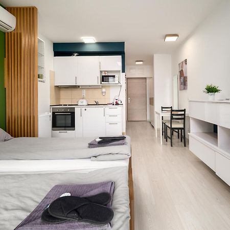Atrium Residence Deluxe Suite-Free Parking Garage Same Building 布达佩斯 外观 照片