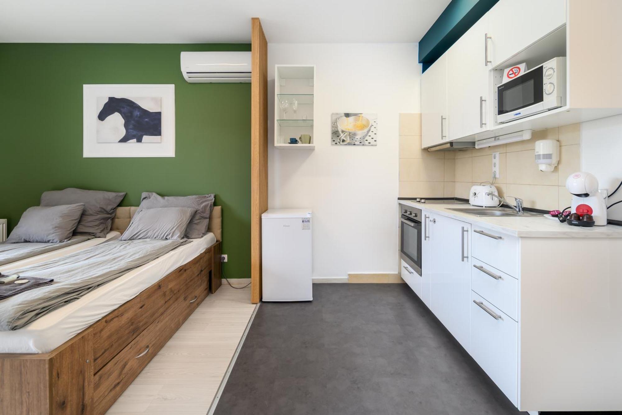 Atrium Residence Deluxe Suite-Free Parking Garage Same Building 布达佩斯 外观 照片