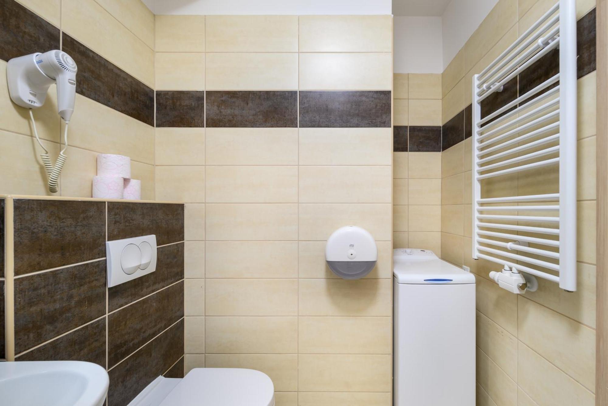 Atrium Residence Deluxe Suite-Free Parking Garage Same Building 布达佩斯 外观 照片